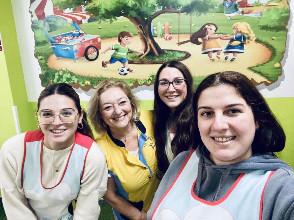 maestras centro infantil la abejita traviesa